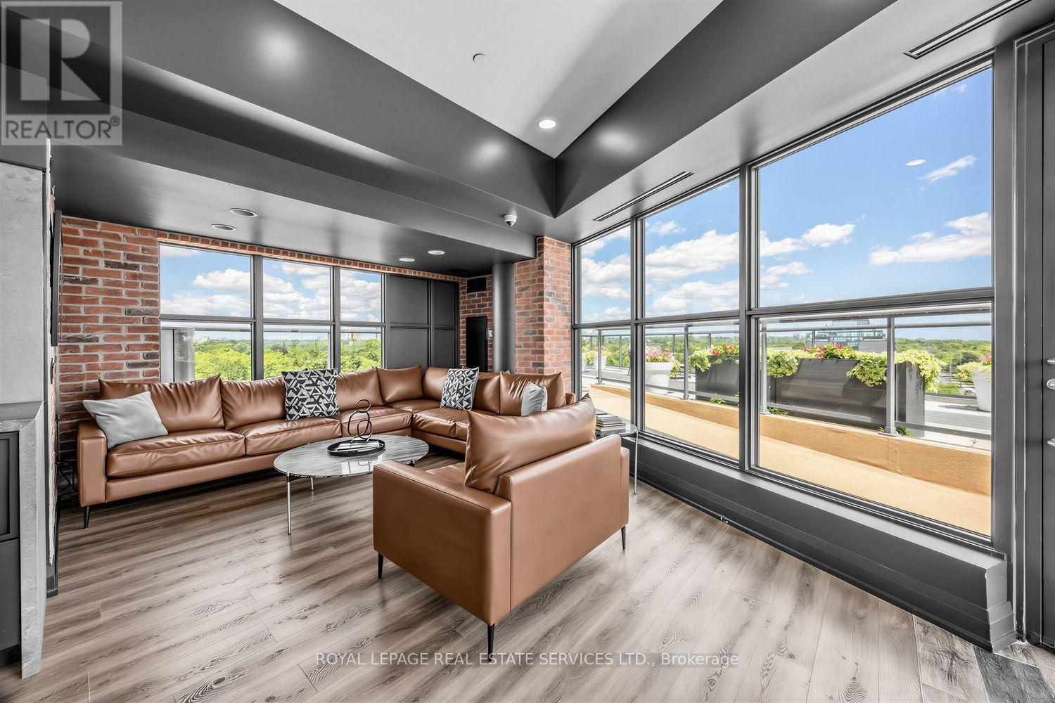 #105 1400 KINGSTON ROAD S - 15