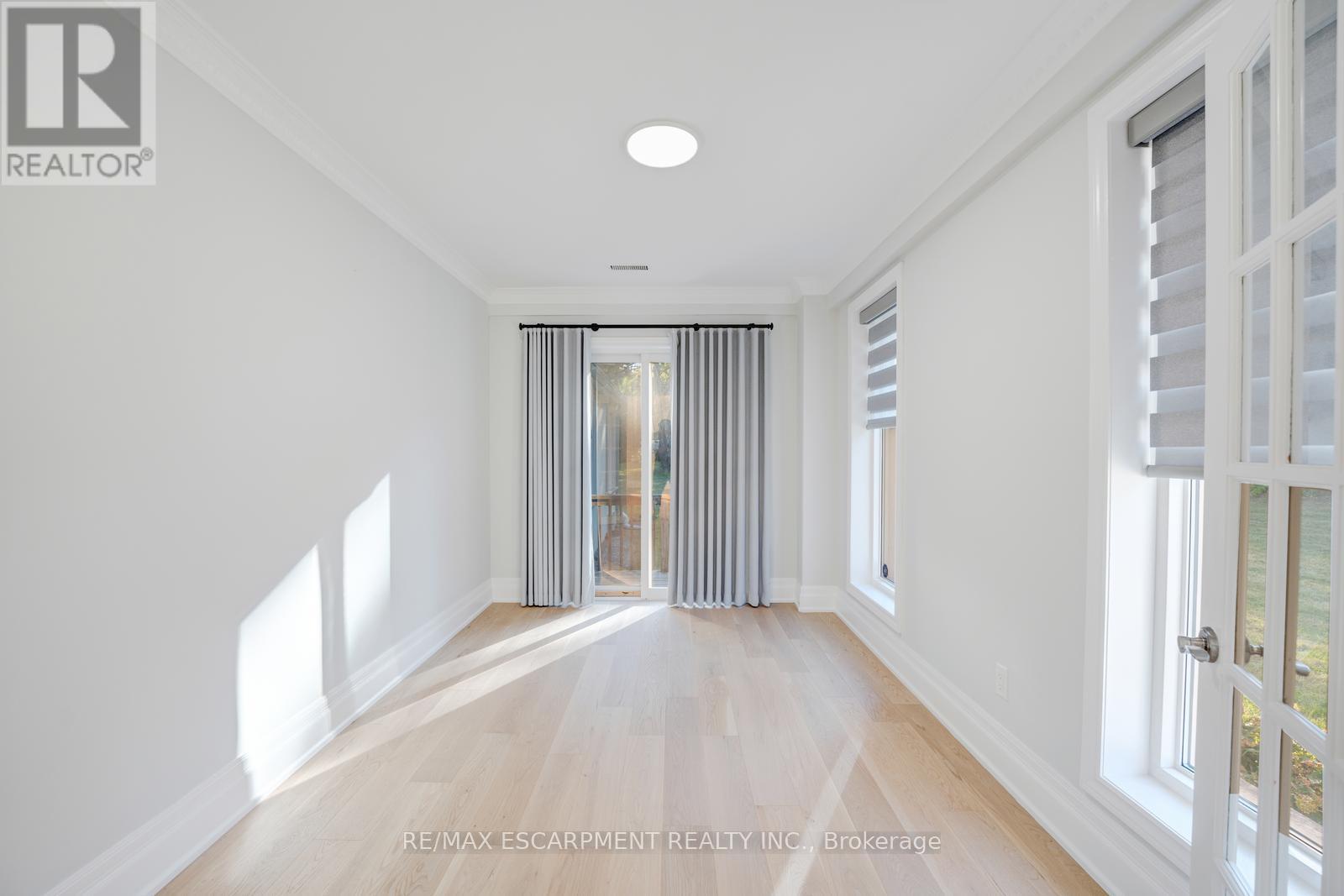 8 RIDGEWOOD DRIVE - 16