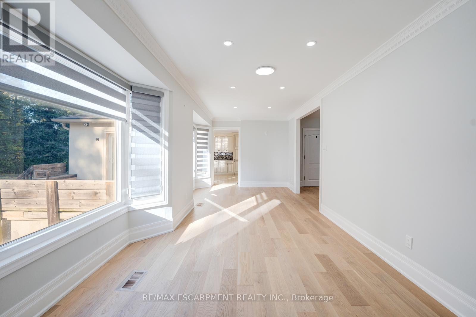 8 RIDGEWOOD DRIVE - 17