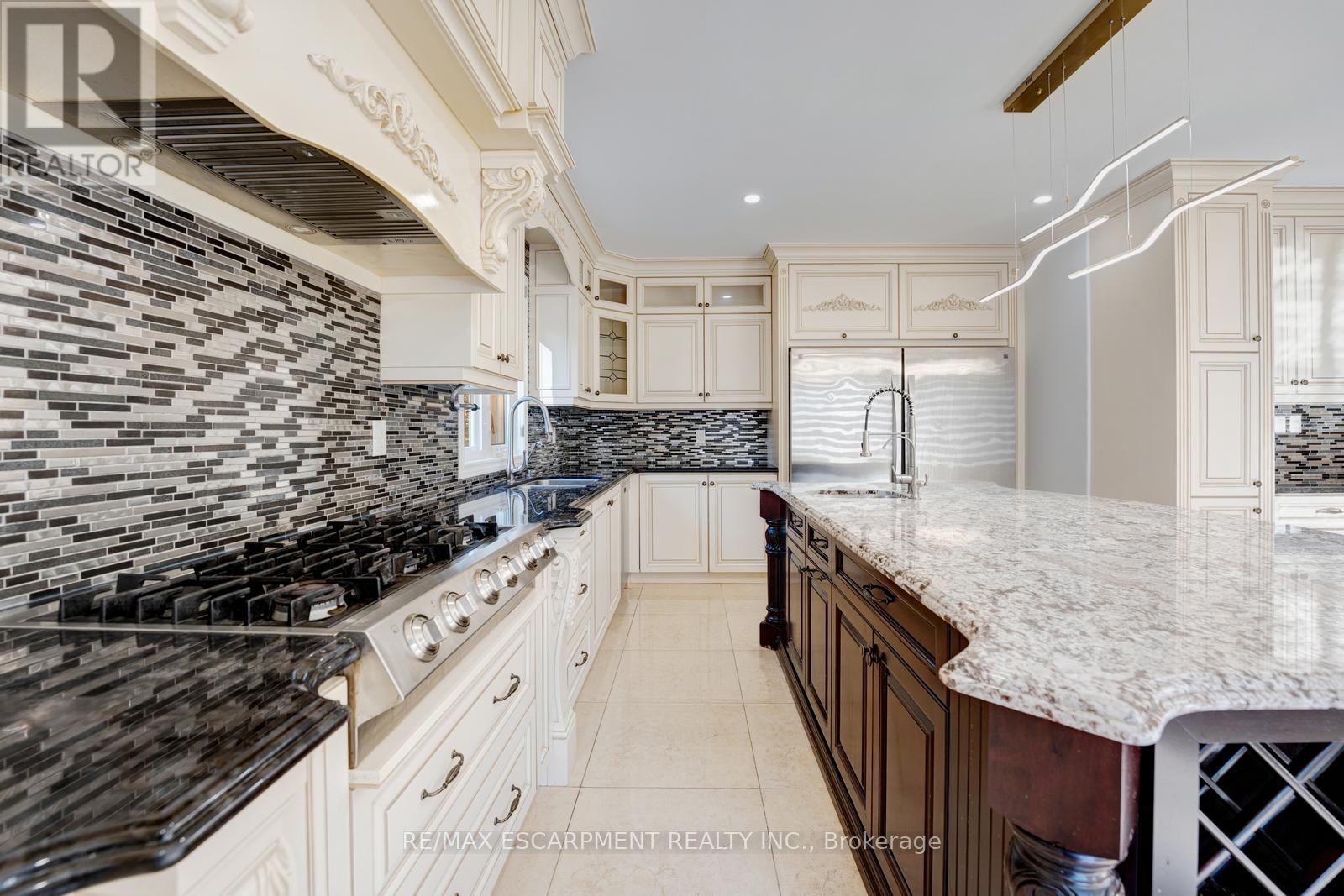 8 RIDGEWOOD DRIVE - 20