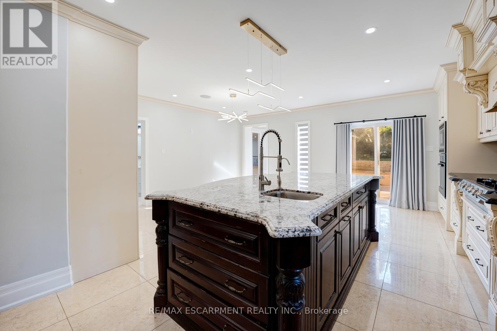 8 RIDGEWOOD DRIVE - 21