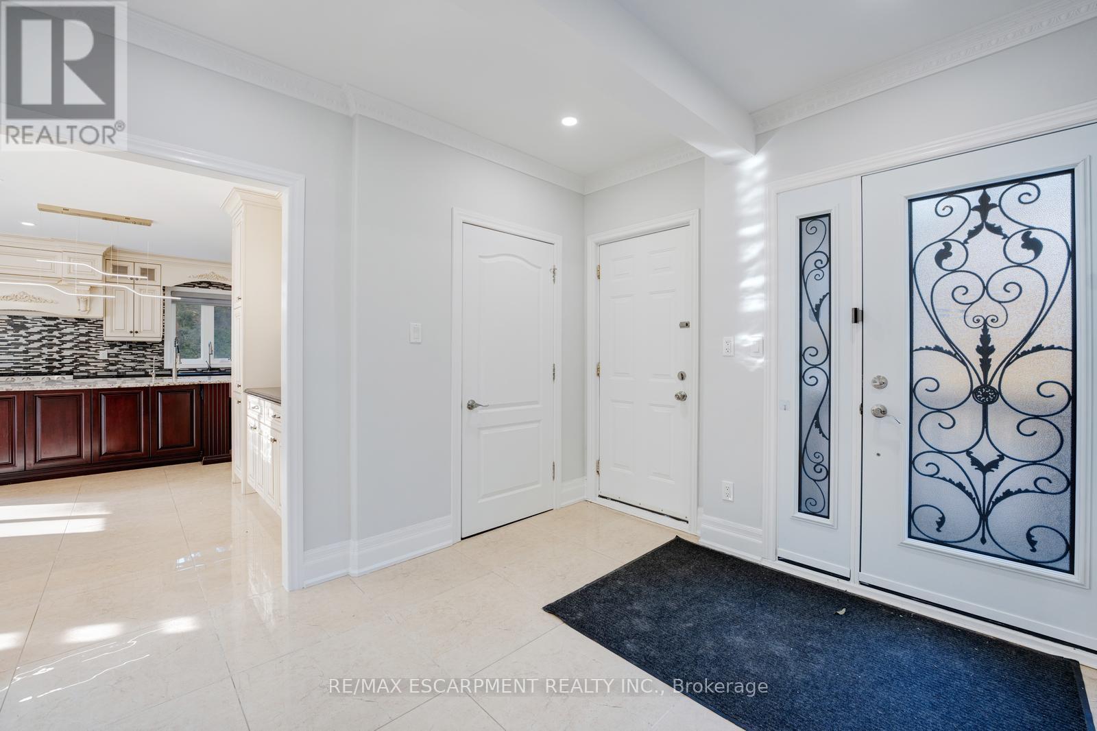 8 RIDGEWOOD DRIVE - 23