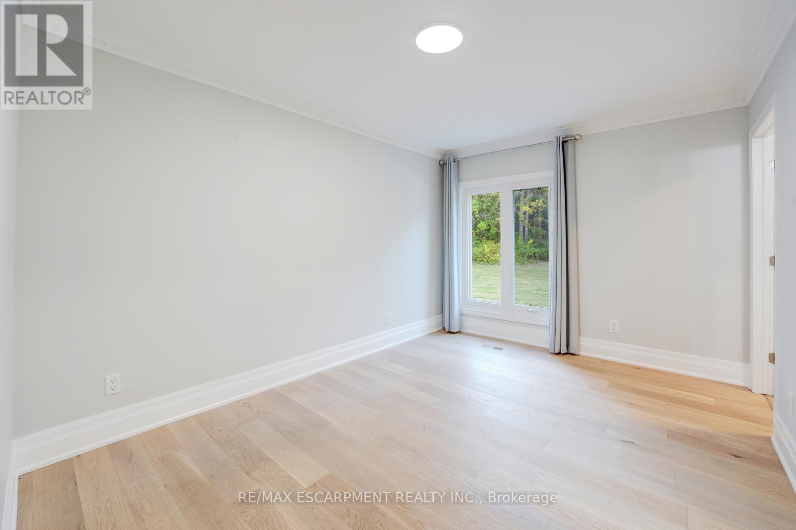 8 RIDGEWOOD DRIVE - 26
