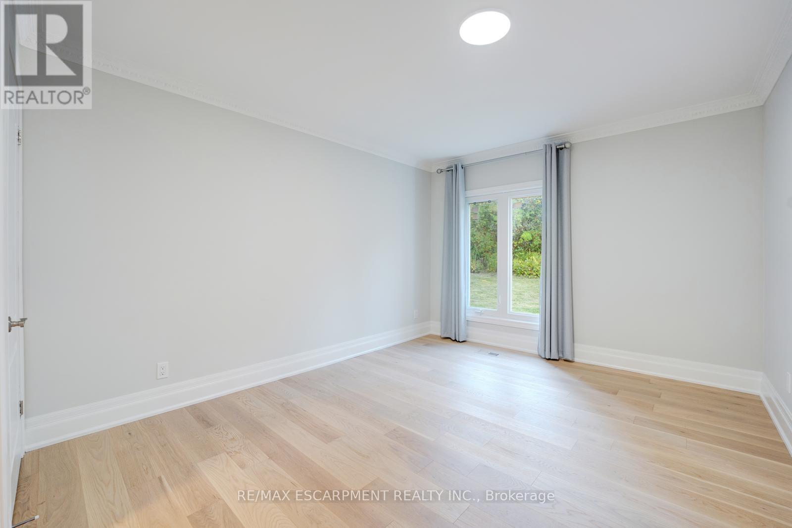 8 RIDGEWOOD DRIVE - 34