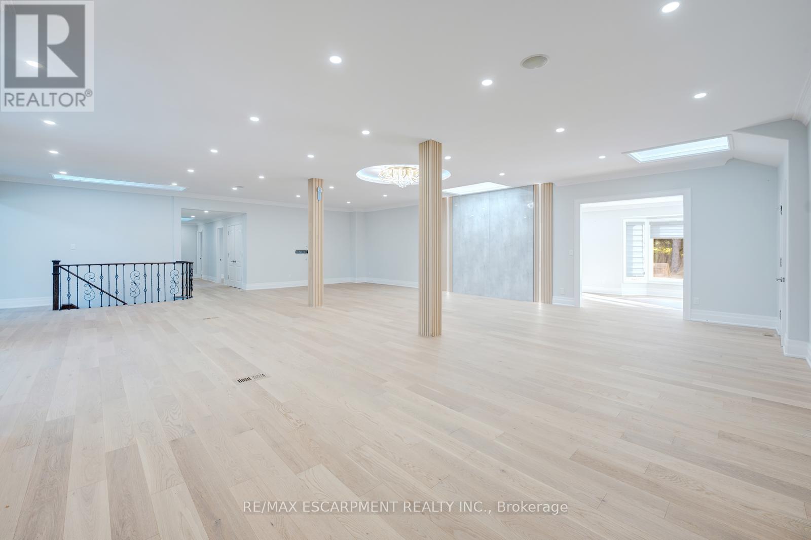 8 RIDGEWOOD DRIVE - 8