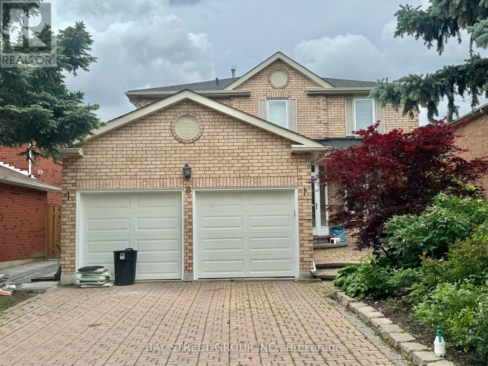 ONE BED IN W/O BASEMENT - 8 QUEENSGATE COURT