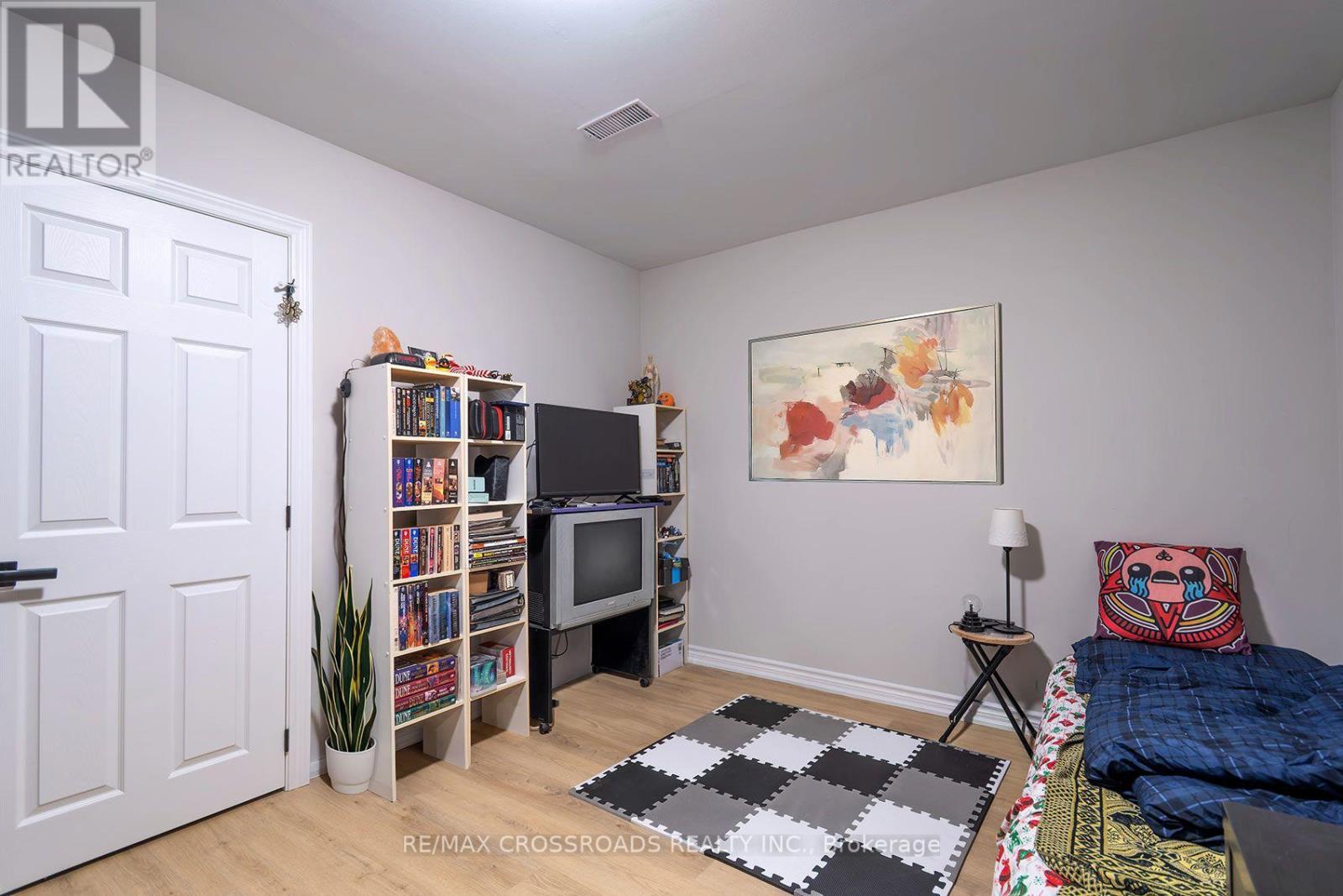 5 BUTTERY COURT - 34