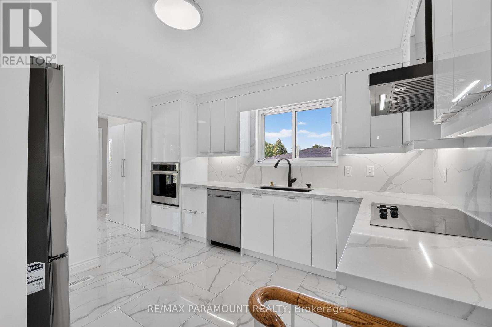 66 DONCASTER DRIVE - 10