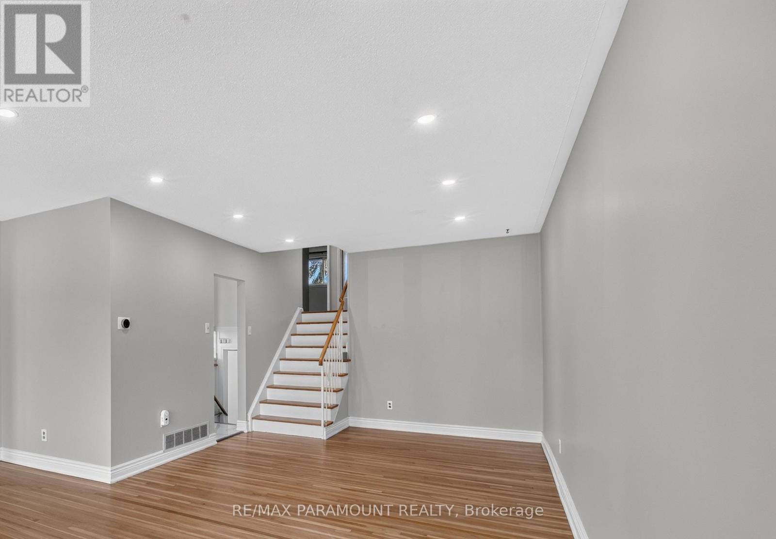66 DONCASTER DRIVE - 14