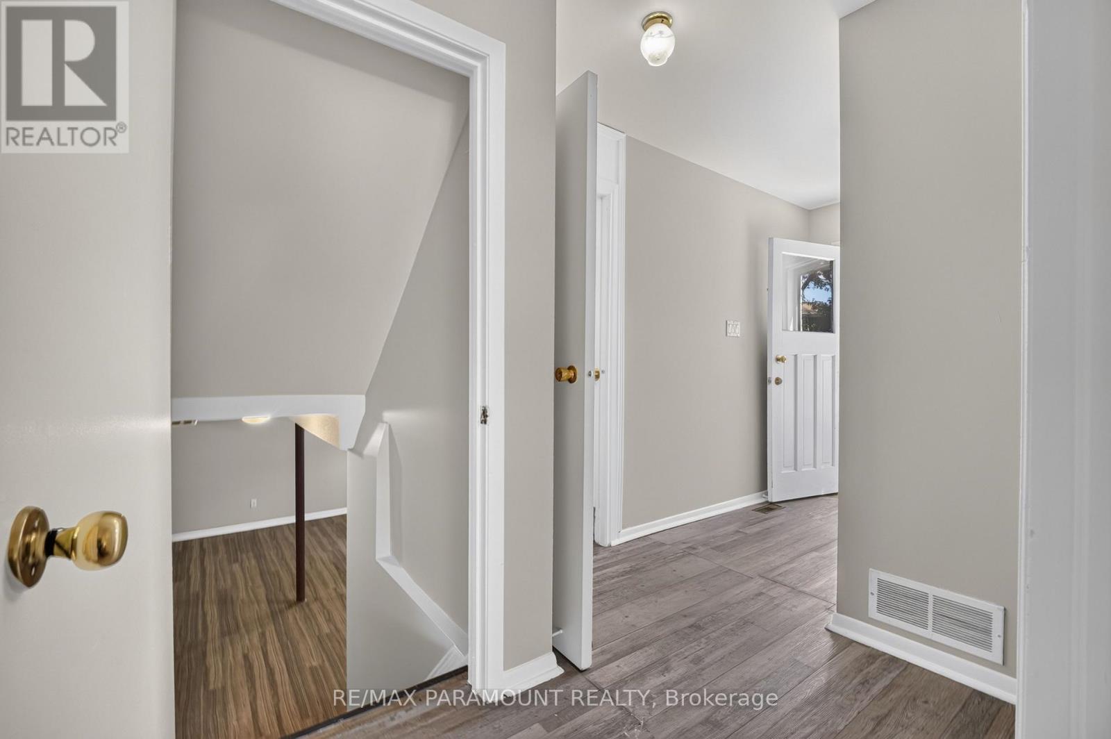 66 DONCASTER DRIVE - 27