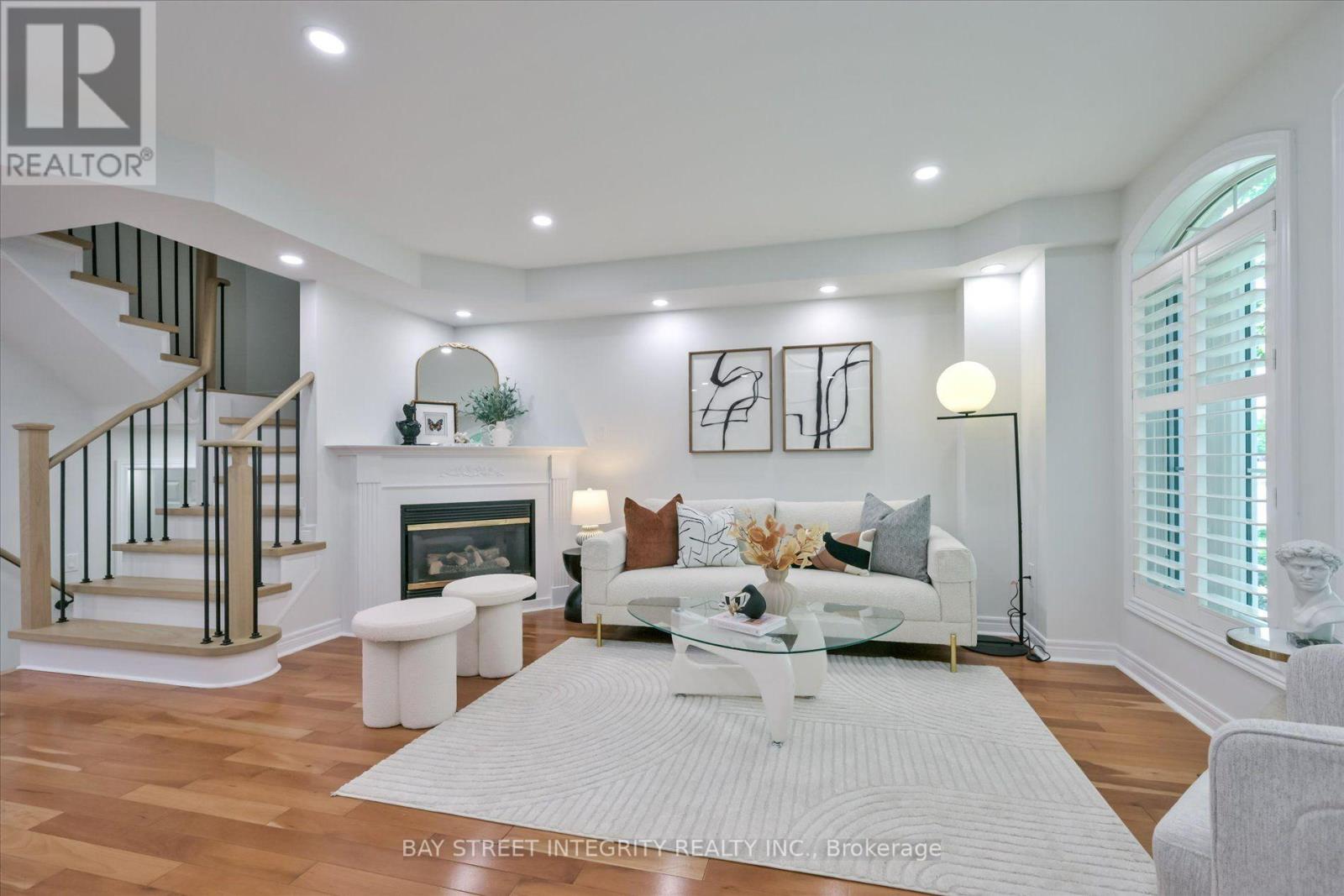 208 GEORGIAN DRIVE - 1