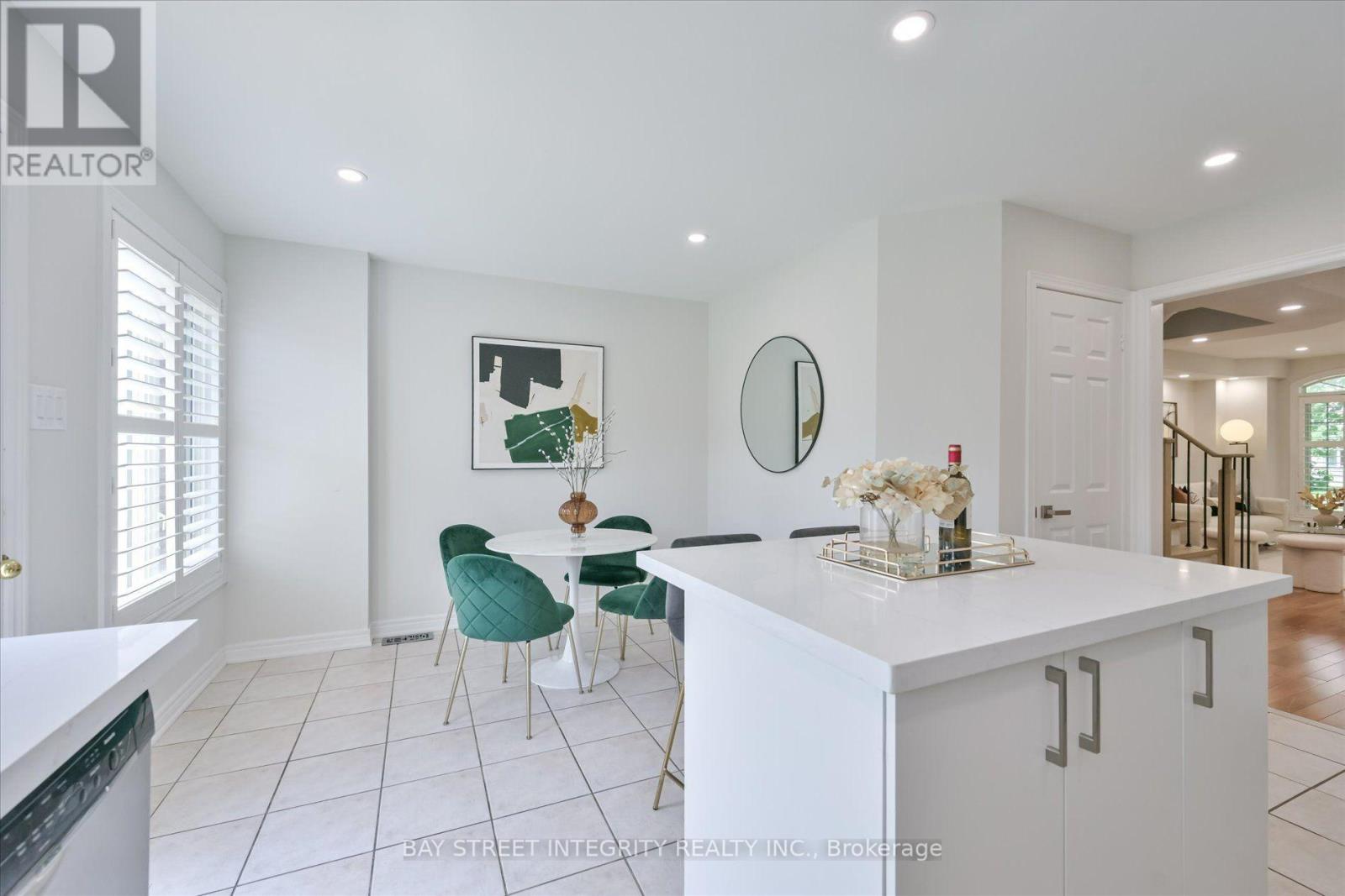 208 GEORGIAN DRIVE - 10
