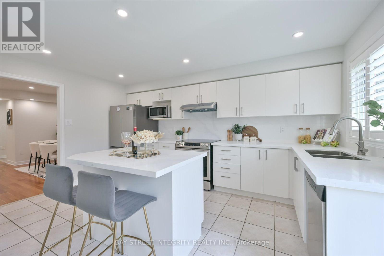 208 GEORGIAN DRIVE - 11