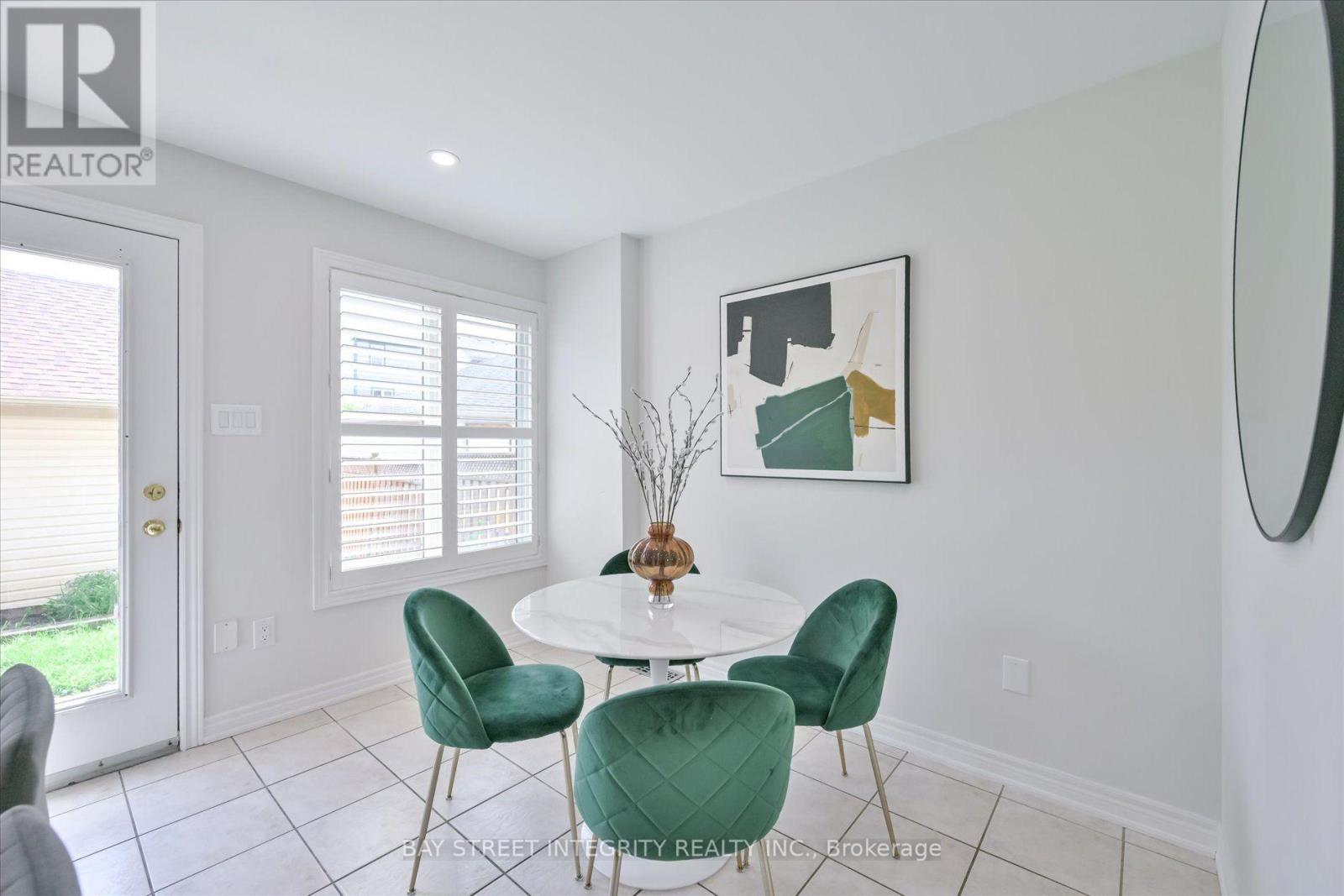 208 GEORGIAN DRIVE - 12