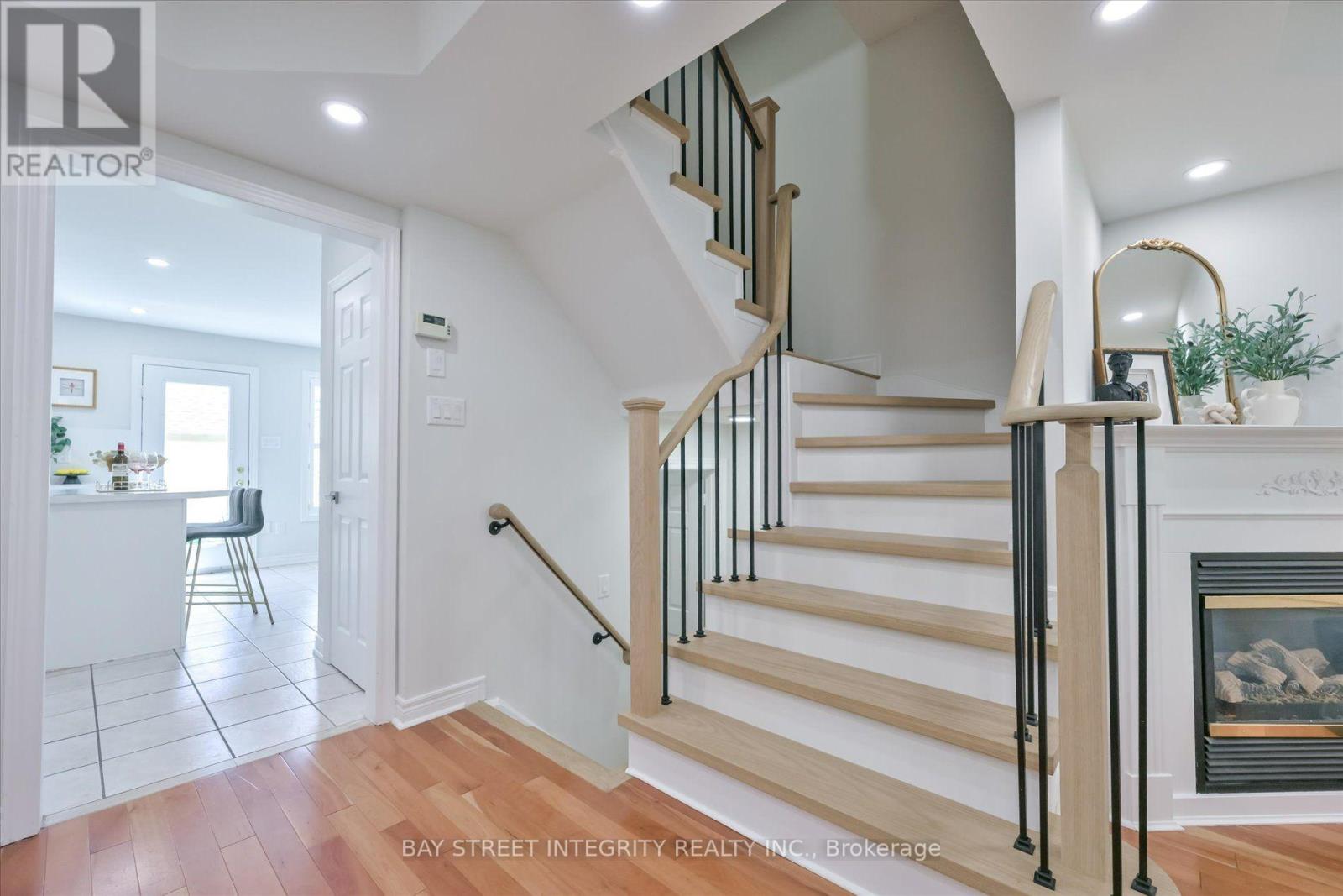 208 GEORGIAN DRIVE - 14