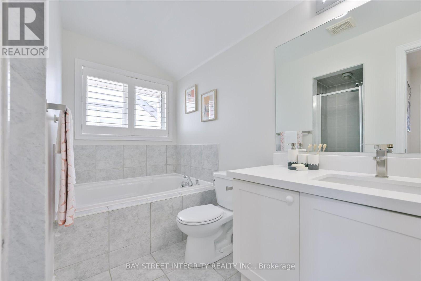 208 GEORGIAN DRIVE - 27
