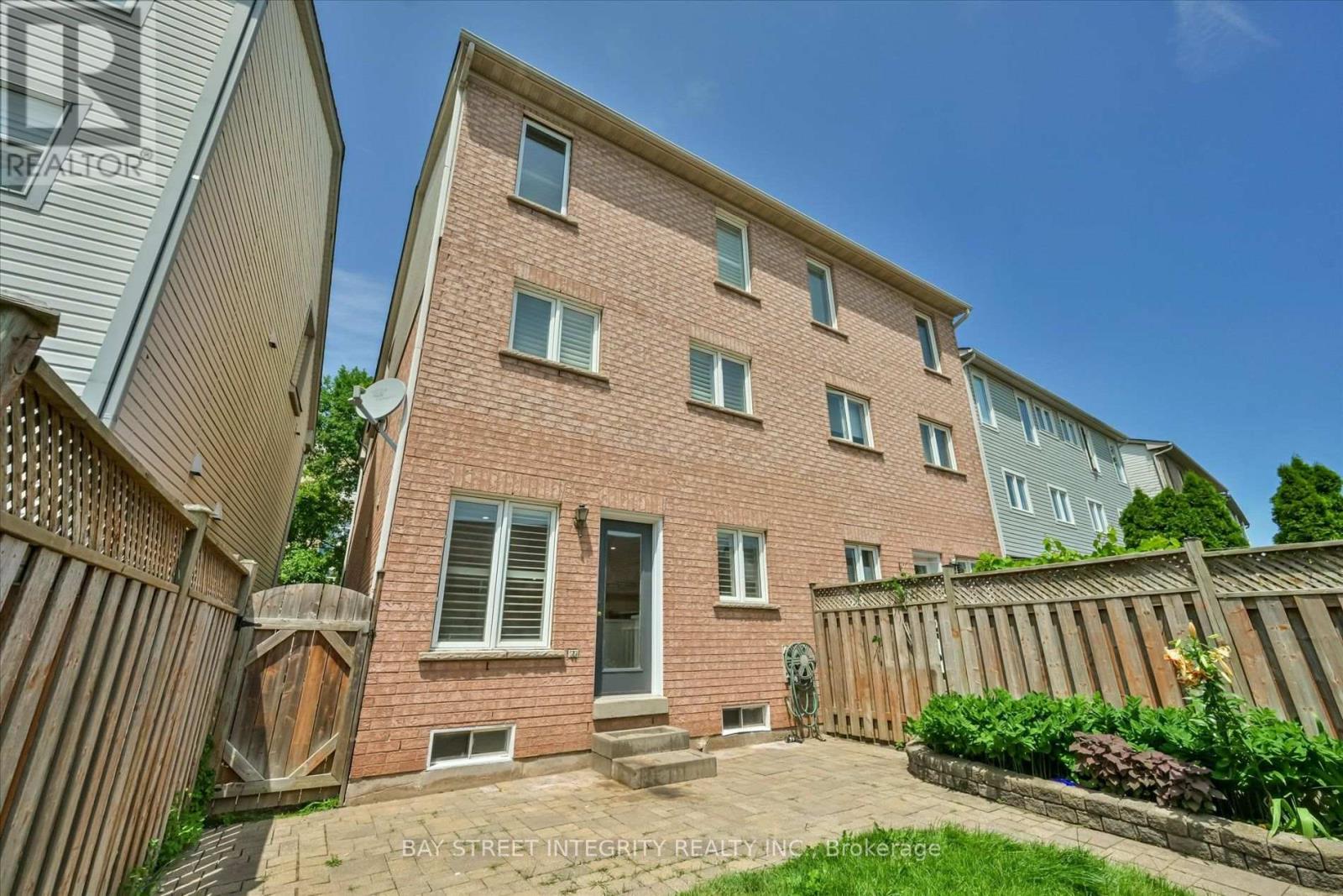 208 GEORGIAN DRIVE - 29