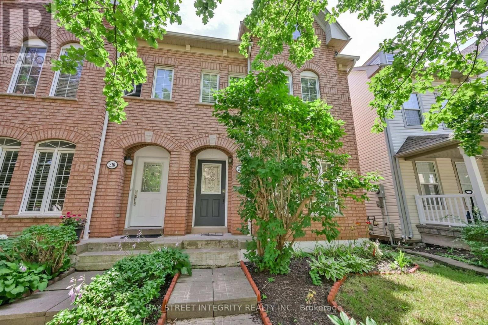 208 GEORGIAN DRIVE - 3