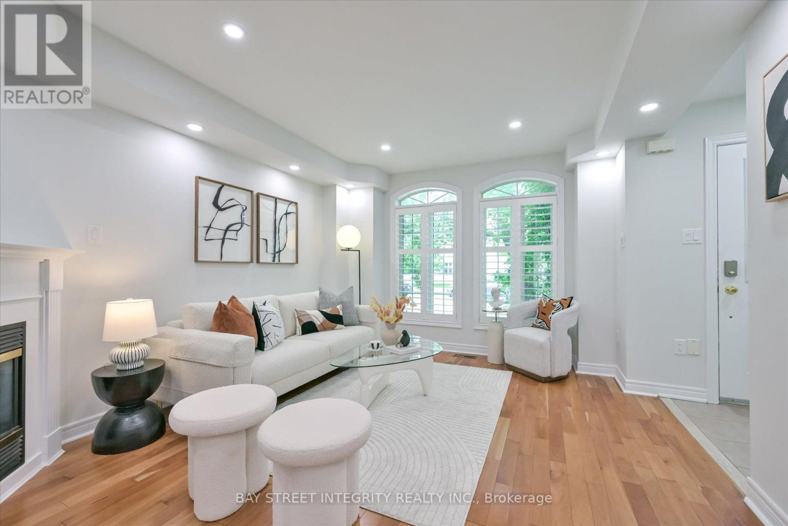 208 GEORGIAN DRIVE - 4
