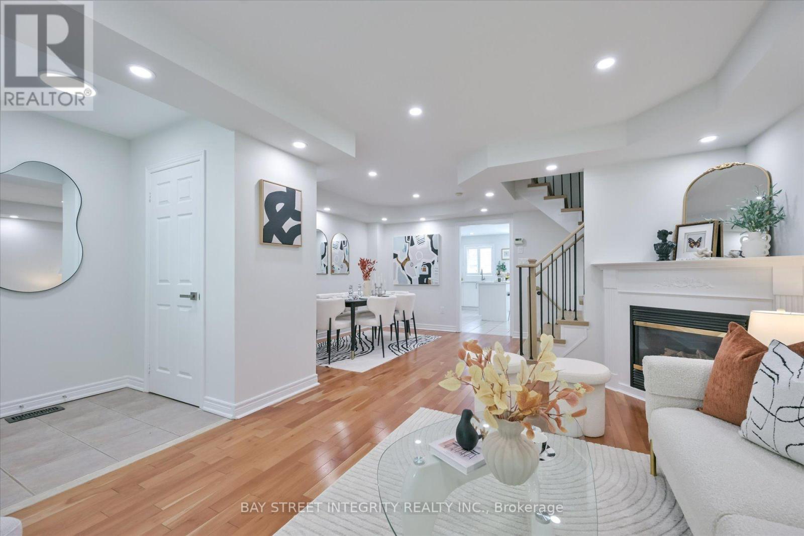 208 GEORGIAN DRIVE - 5
