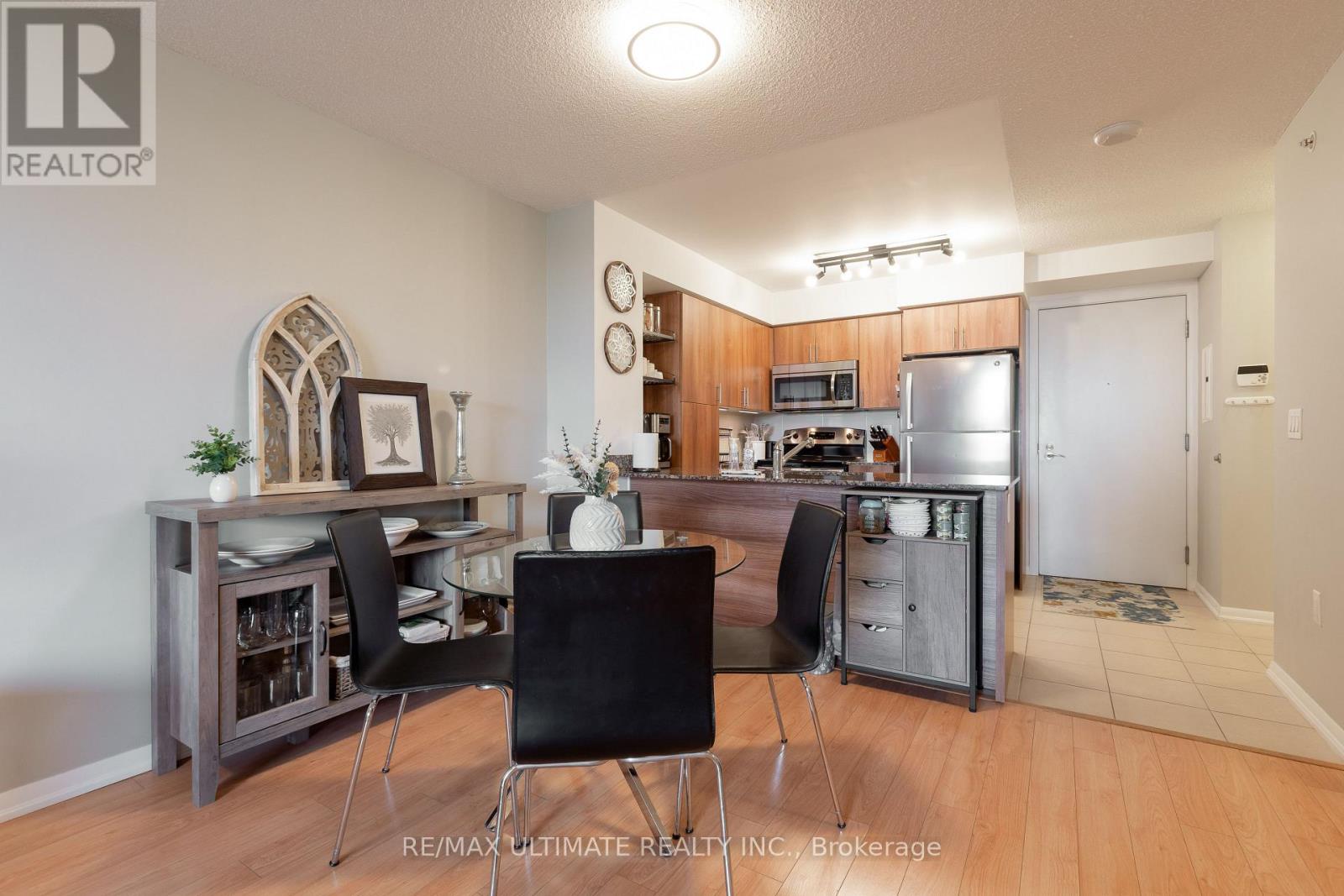 #308 830 LAWRENCE AVENUE W - 10