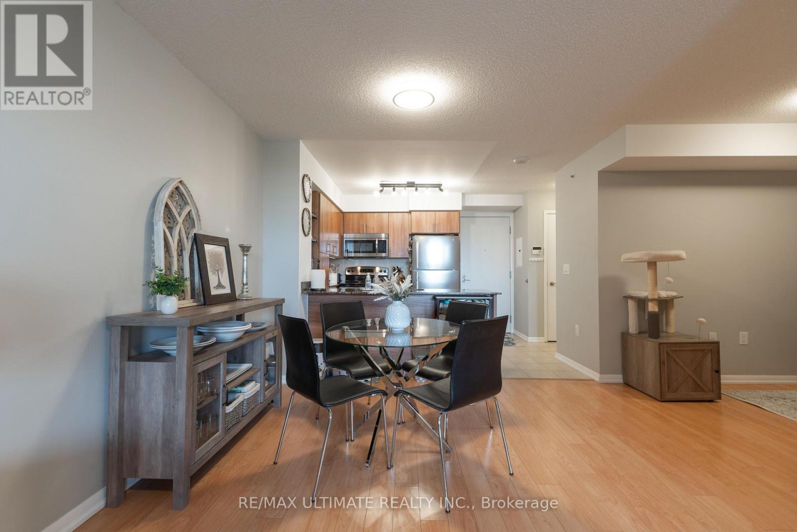 #308 830 LAWRENCE AVENUE W - 11