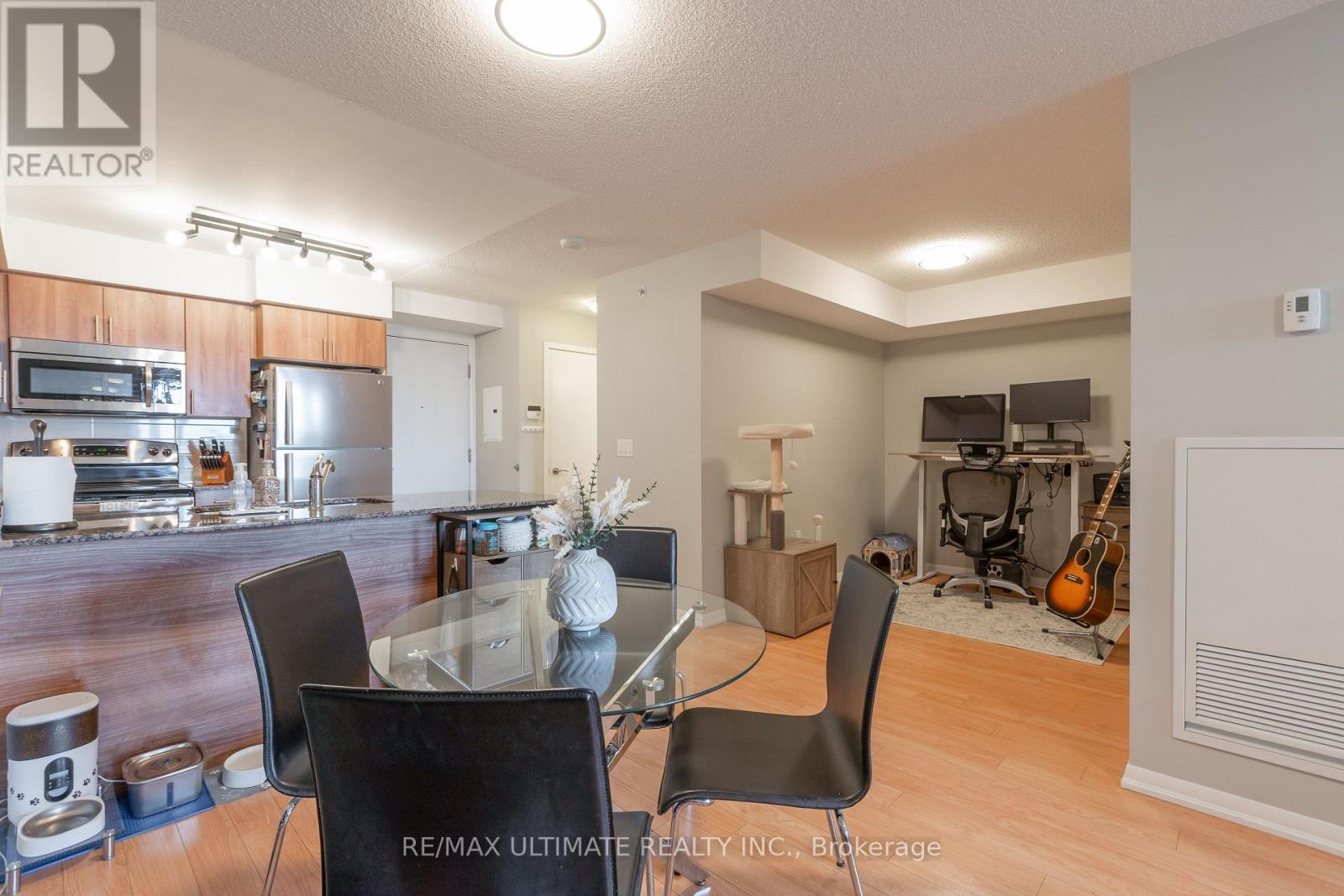 #308 830 LAWRENCE AVENUE W - 12