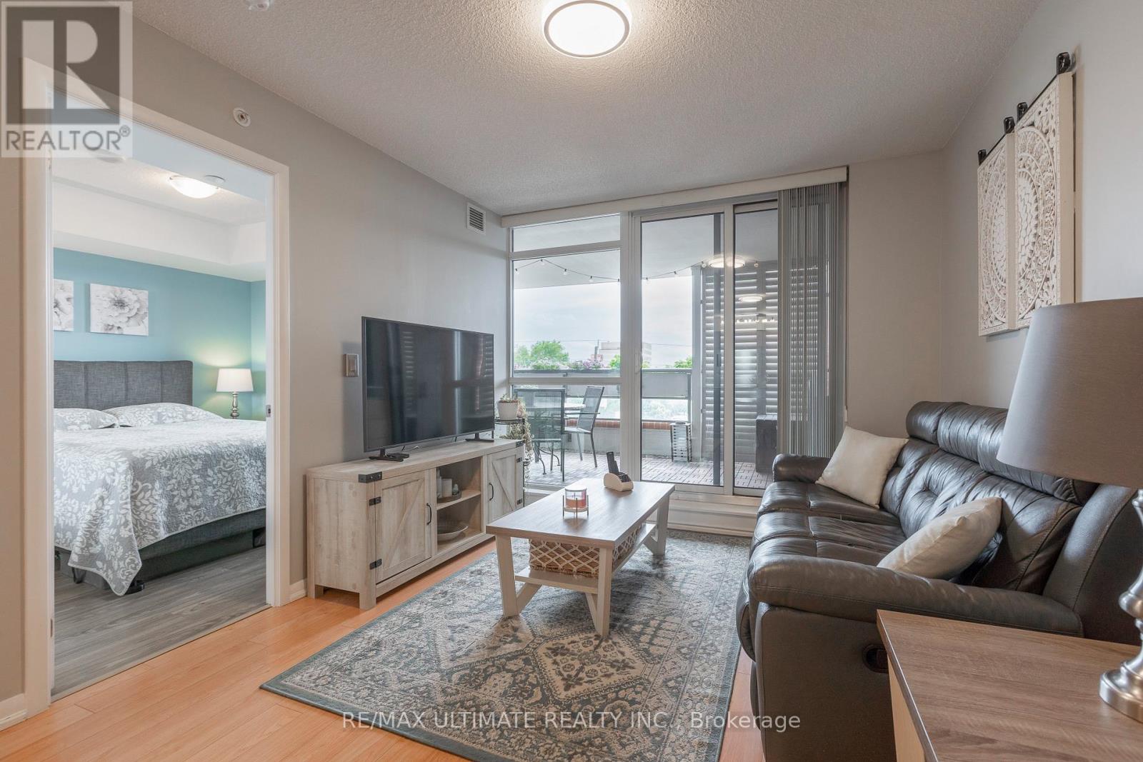 #308 830 LAWRENCE AVENUE W - 14
