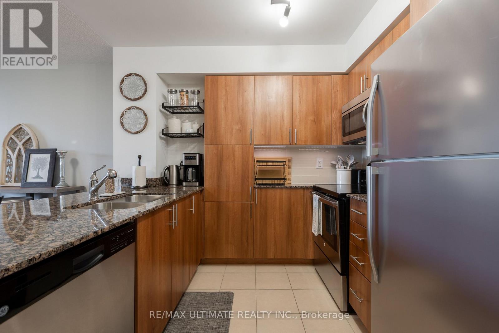 #308 830 LAWRENCE AVENUE W - 3