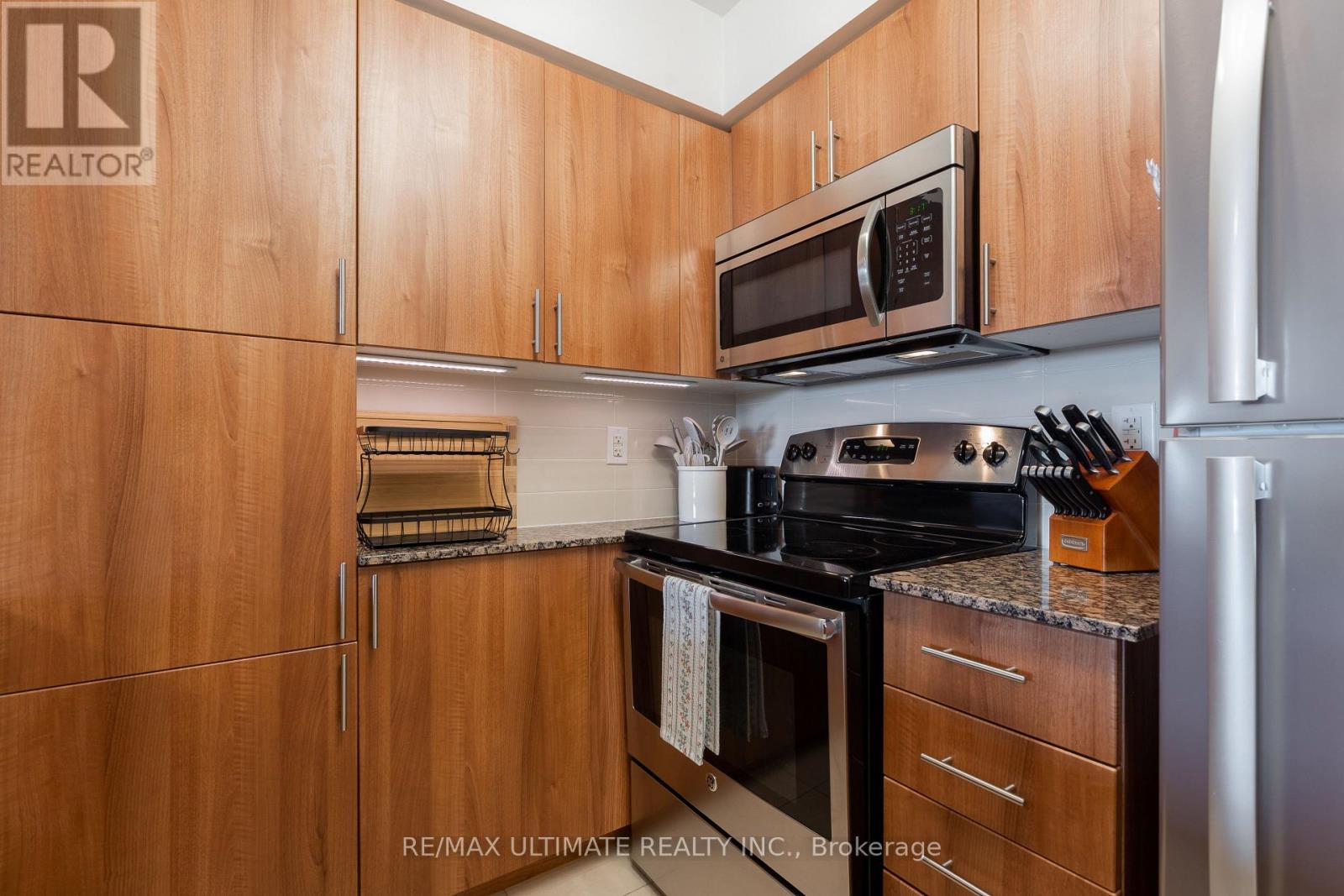 #308 830 LAWRENCE AVENUE W - 4