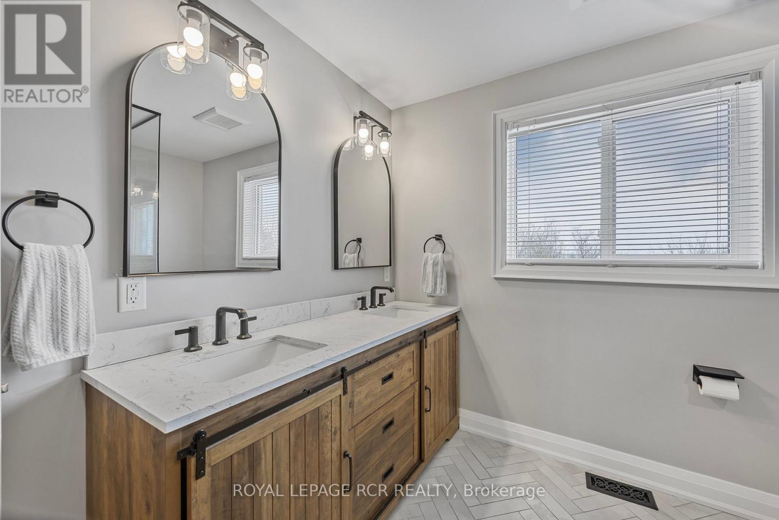 18 PETER STREET - Image 30