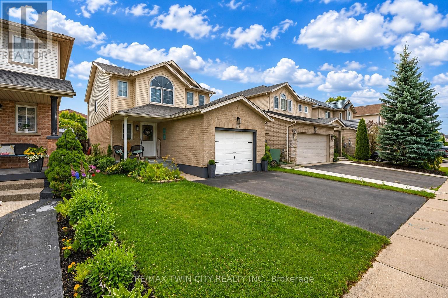925 COPPER LEAF CRESCENT - 2