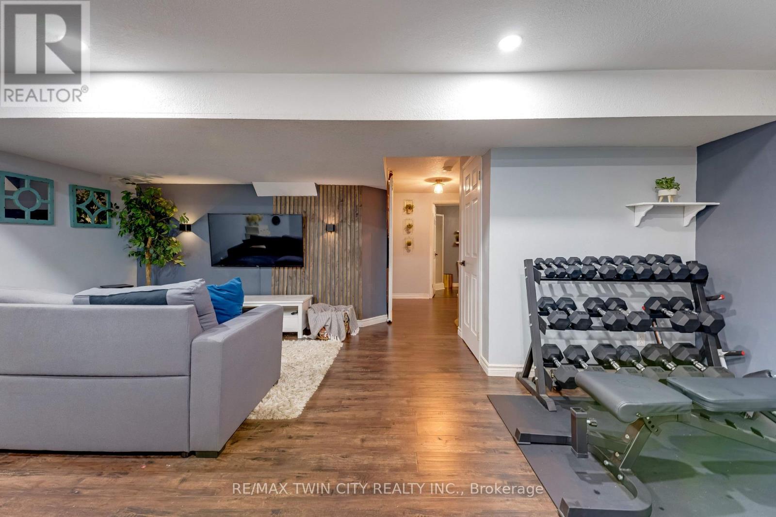 925 COPPER LEAF CRESCENT - 32