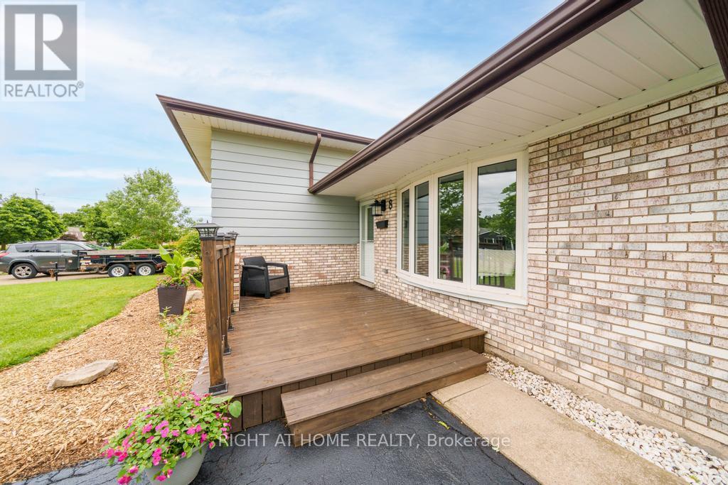 8 ACADIA CRESCENT - Image 3