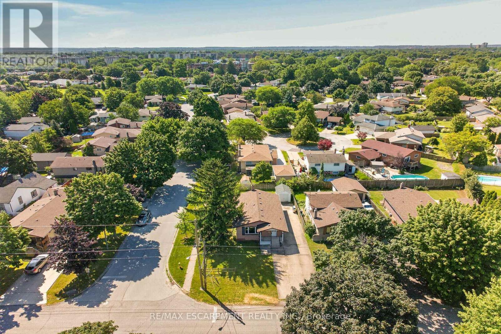 10 TRACEY ROAD - 48