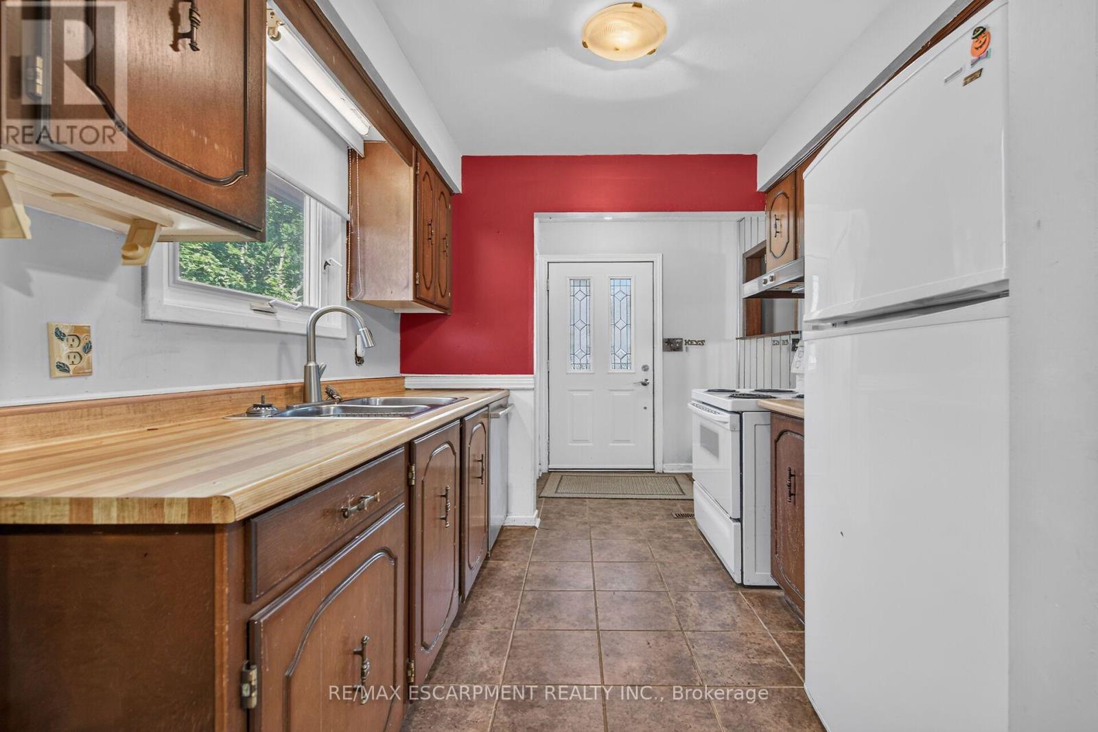 10 TRACEY ROAD - 9