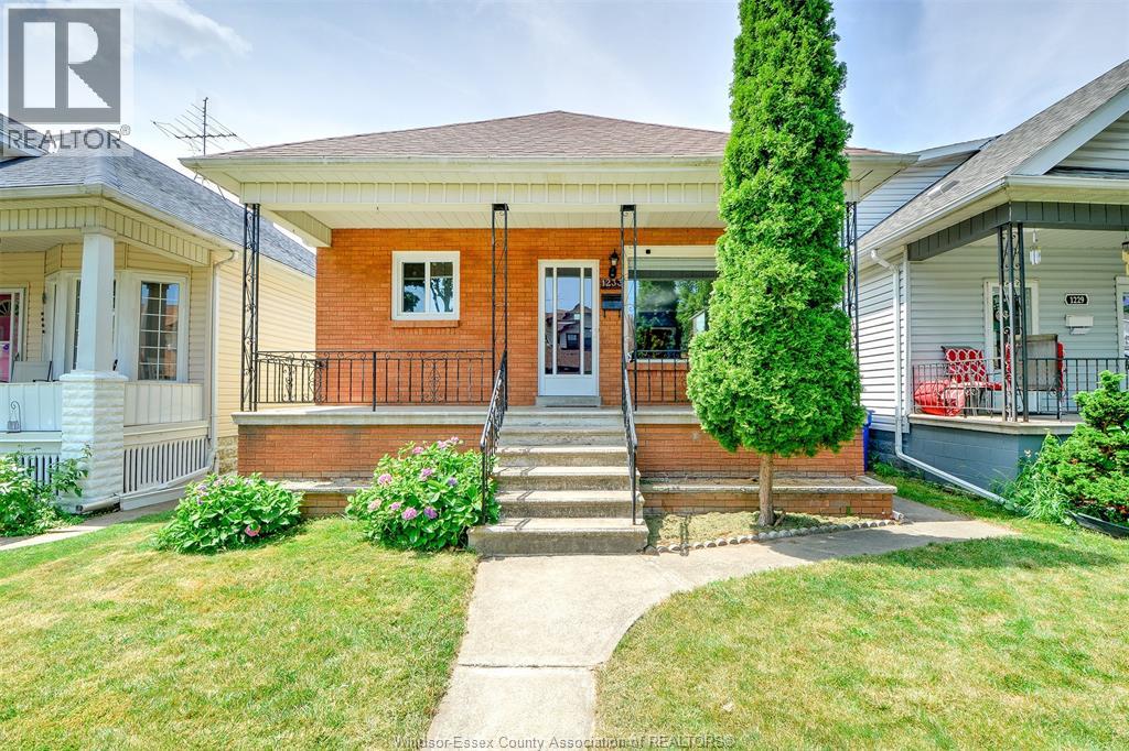 1233 LINCOLN
