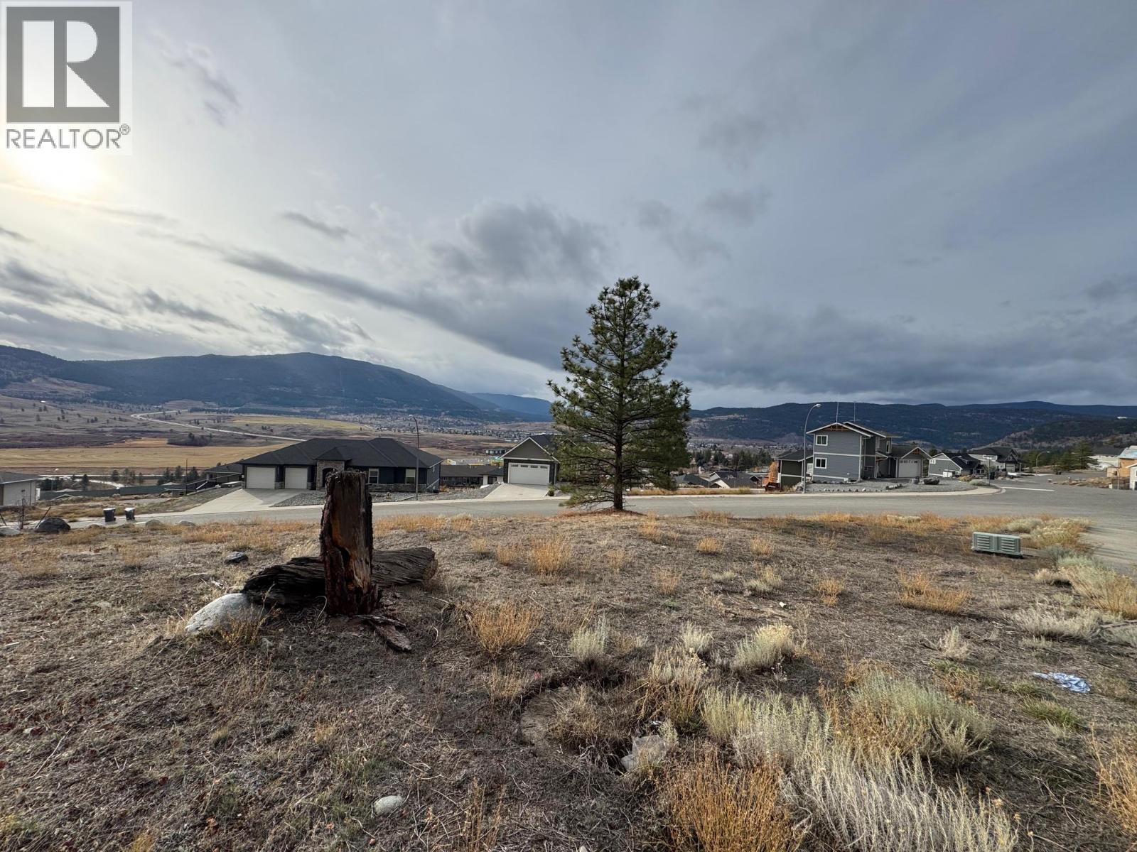 4250 Falcon Crest Drive, Merritt