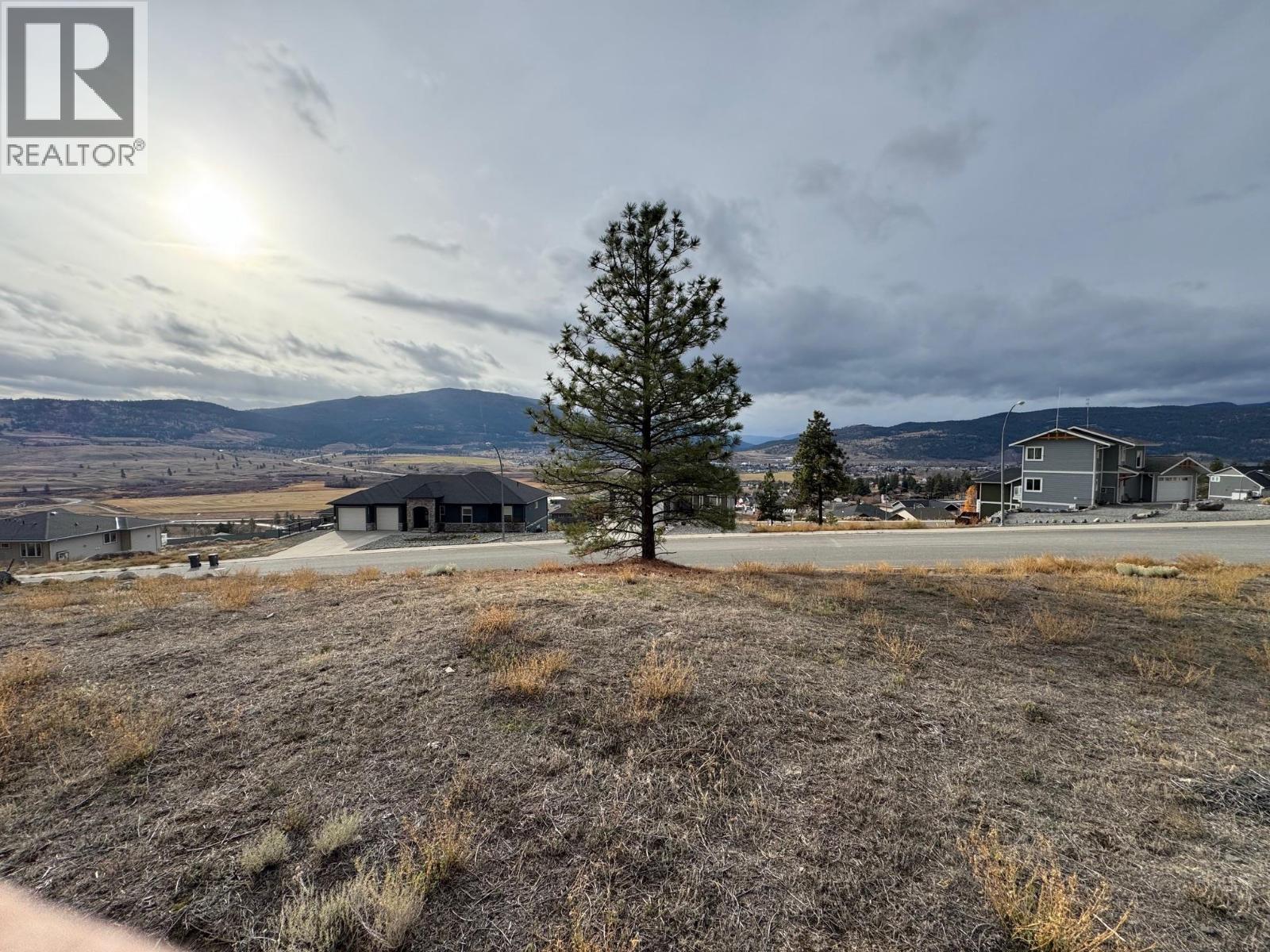 4250 Falcon Crest Drive, Merritt