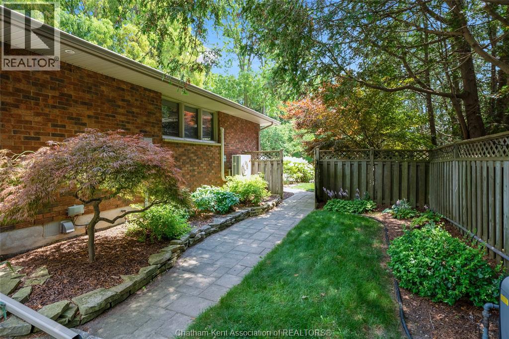9133 Woodland CRESCENT - Image 16