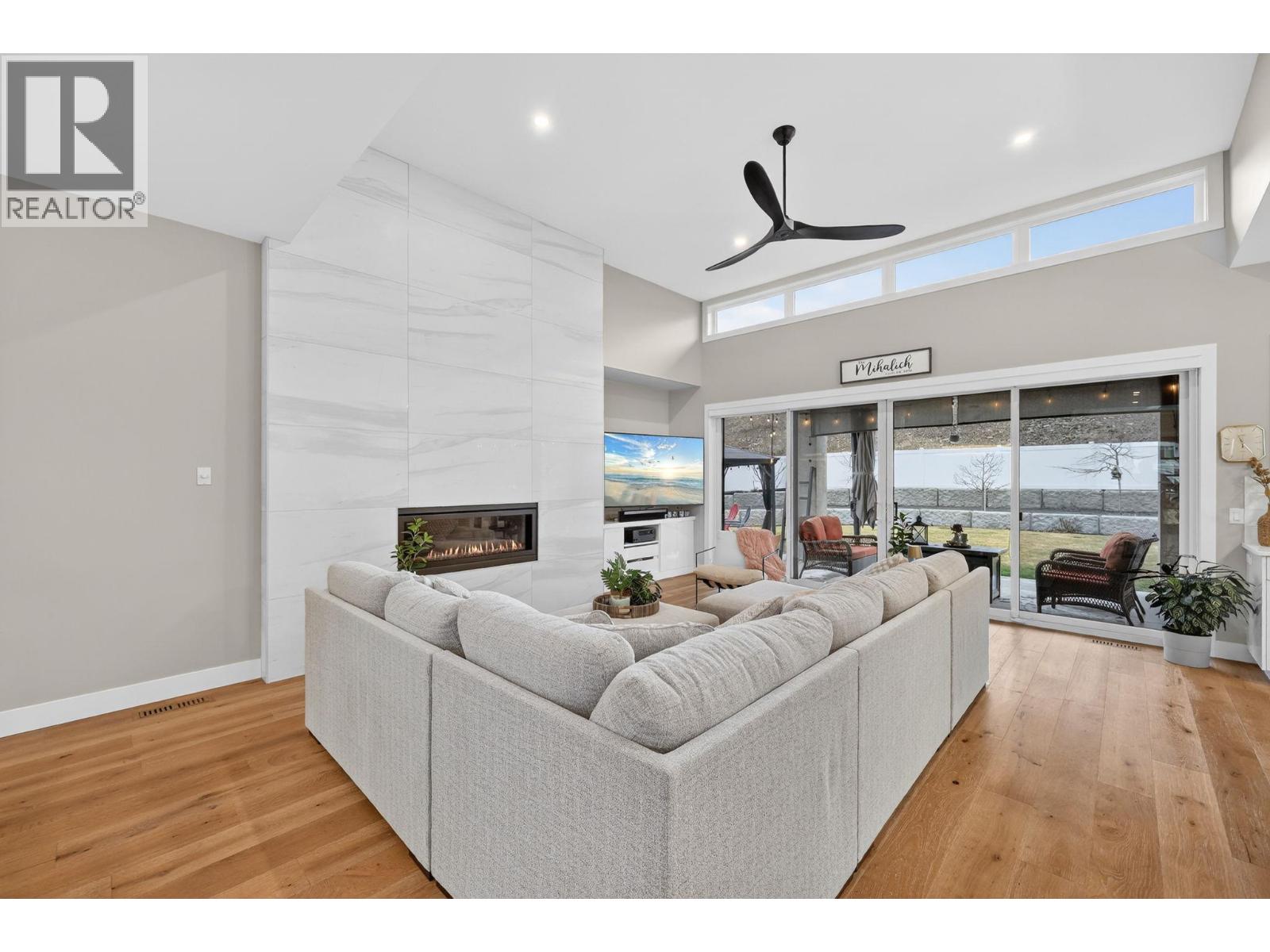2759 Canyon Crest Drive - 11