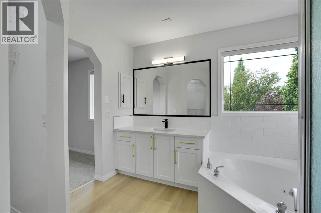 191 Cranwell Crescent SE - 35
