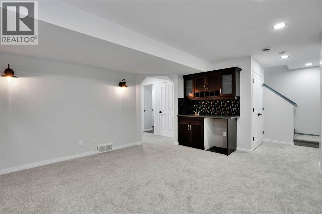 191 Cranwell Crescent SE - 36
