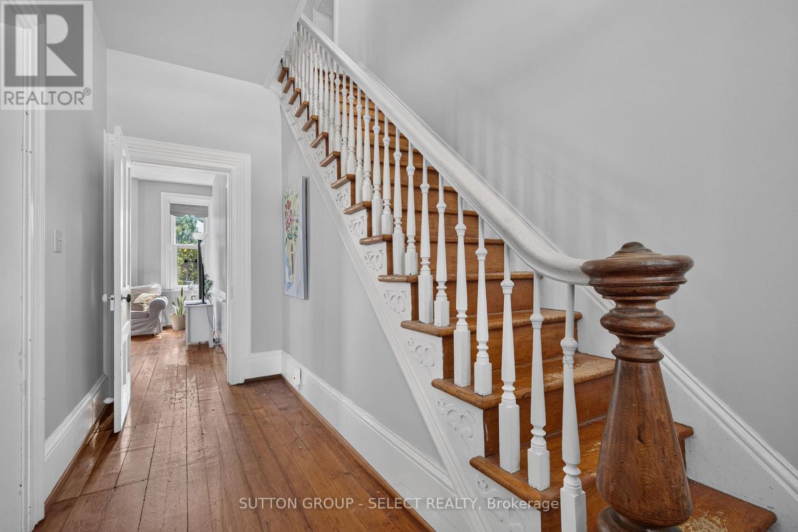 7 MACNAB STREET - 8