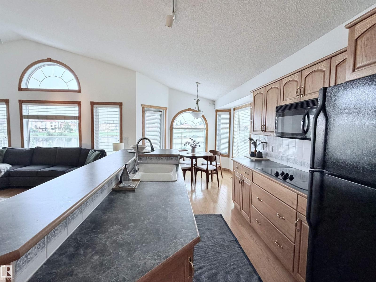 16203 89 Street NW - Photo 18