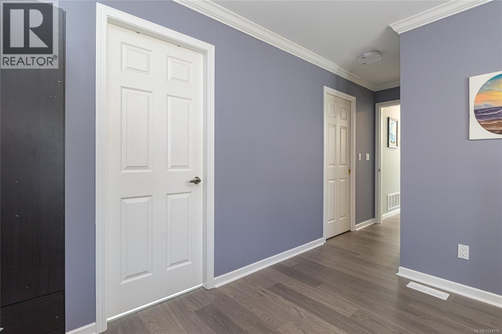 1290 Oceanside Dr - 28