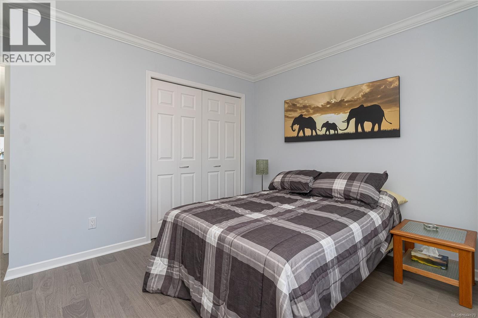 1290 Oceanside Dr - 32