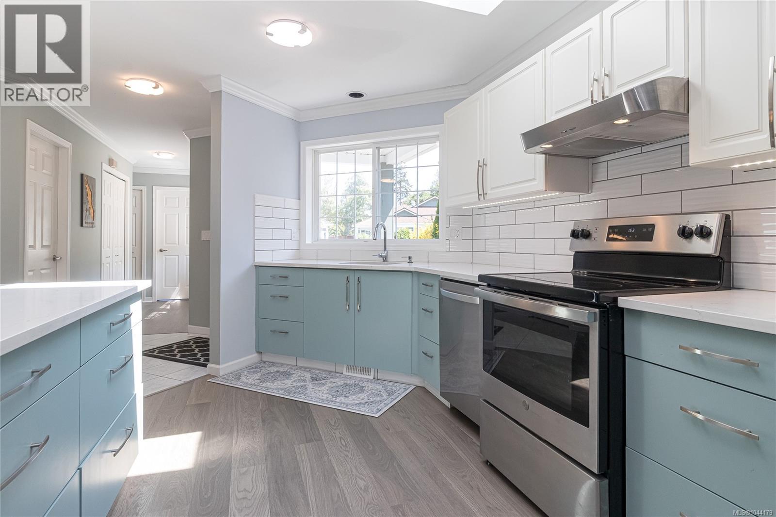 1290 Oceanside Dr - 10
