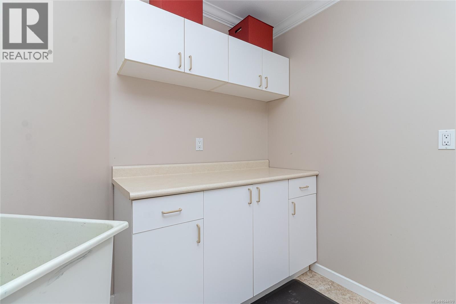 1290 Oceanside Dr - 38