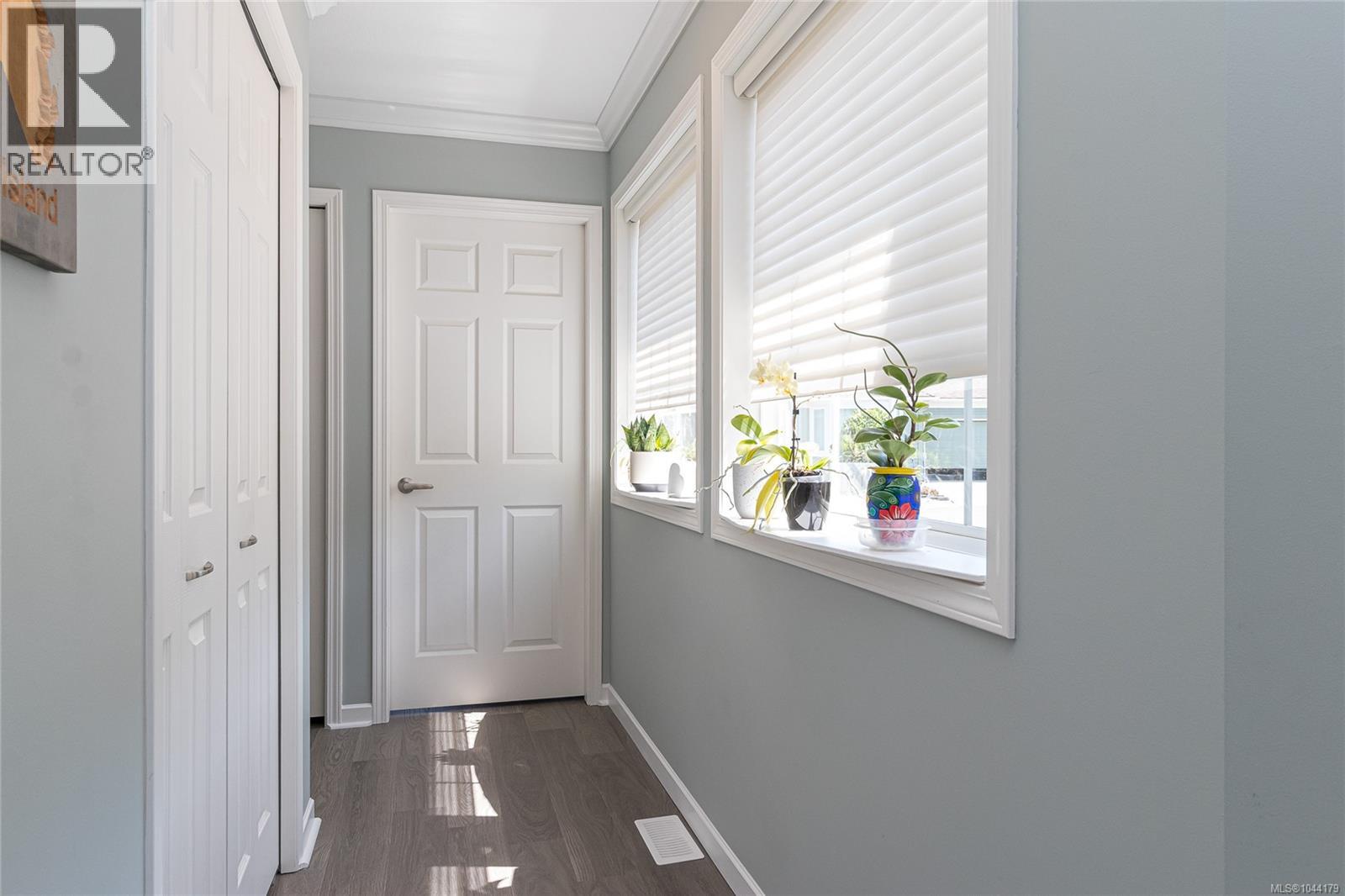 1290 Oceanside Dr - 36